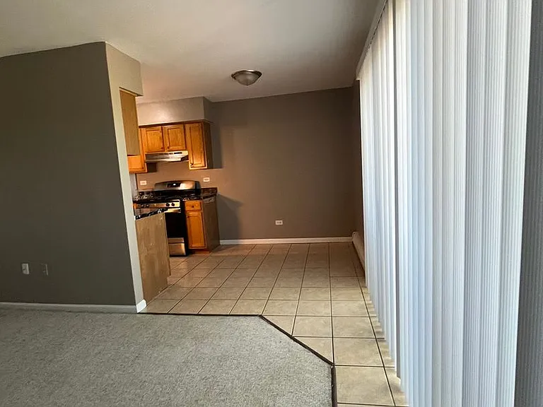 111 Pickwick Dr — Photo 2