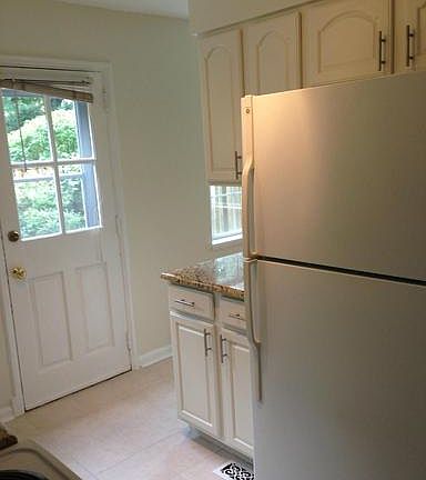 4th image of 3323 S Wakefield St #B