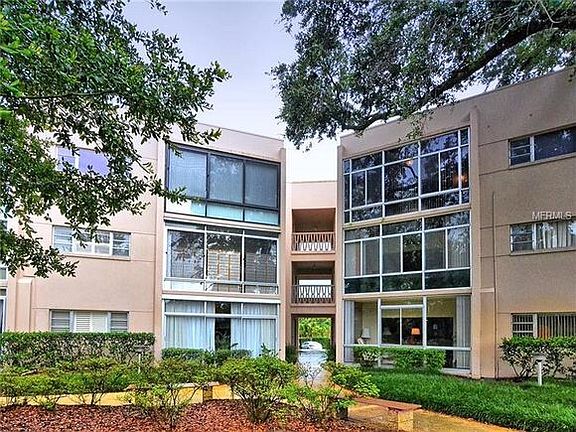 2nd image of 700 Melrose Ave APT M21