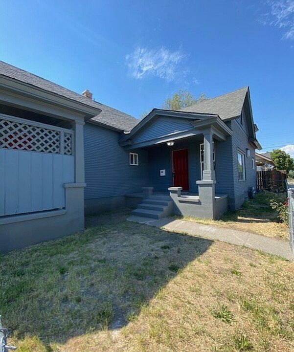 1st image of 2702-2704 W Boone Ave #2702