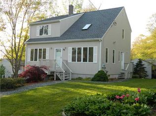 29 Betony Rd, Saunderstown, RI 02874