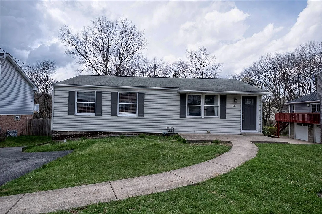 646 Harborview Dr photo 1