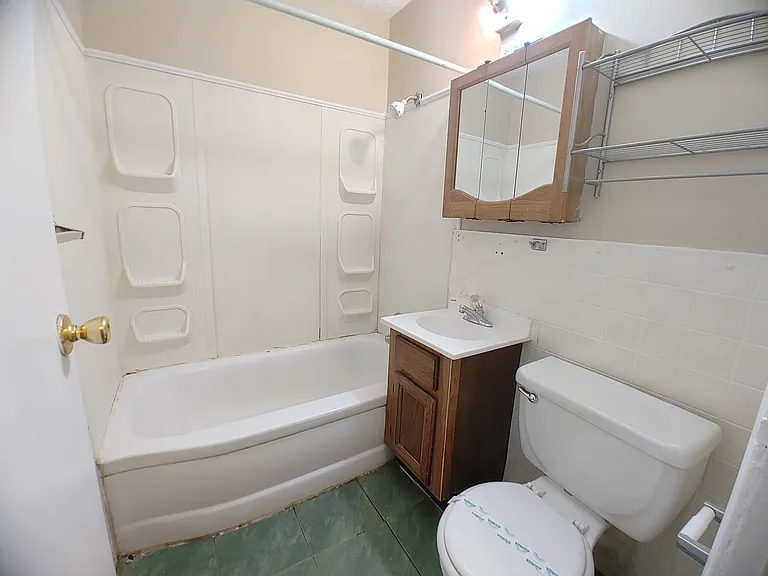 814 E Emerson St — Photo 6