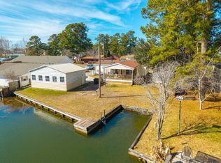 409 Chippendale Ln, Bonneau, SC 29431