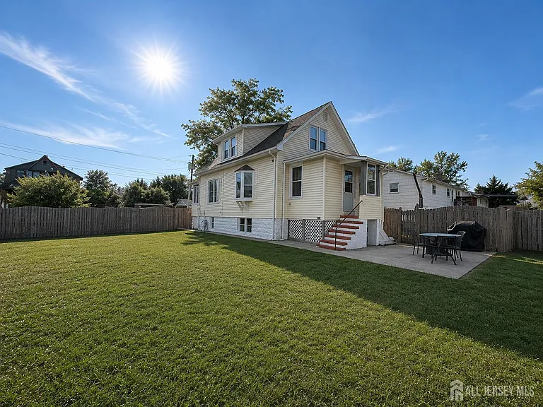 66 Alcoa Ave — Photo 4