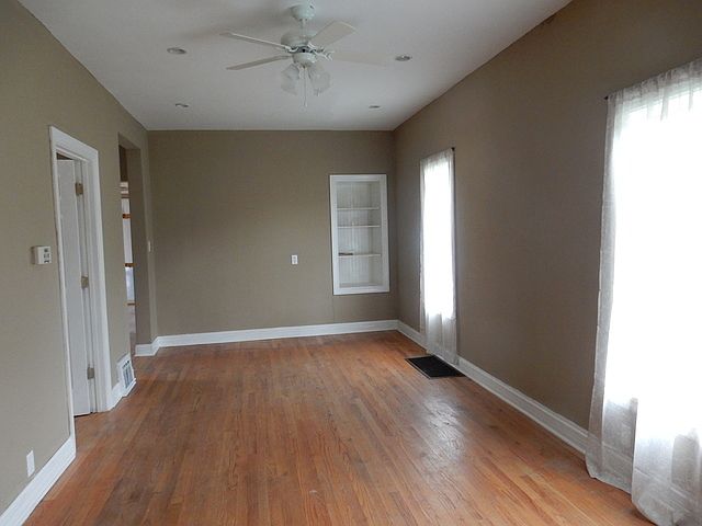 2nd image of 815 Penfield Ave