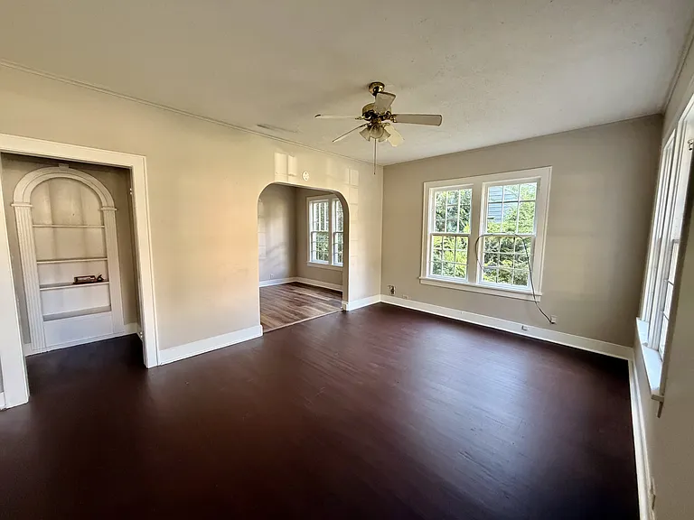 2307 Pine St — Photo 10