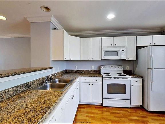 4th image of 1725 Harvey Mitchell Pkwy S APT 1623