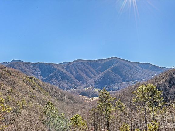 3rd image of 643 Bent Tree Rd