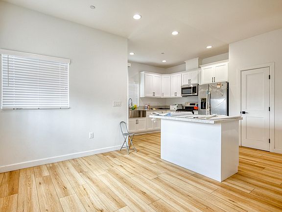 4th image of 240 N Catalina St #4