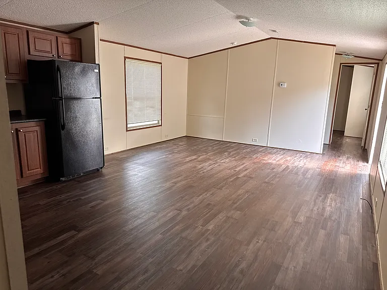 386 E Saunders Rd — Photo 3