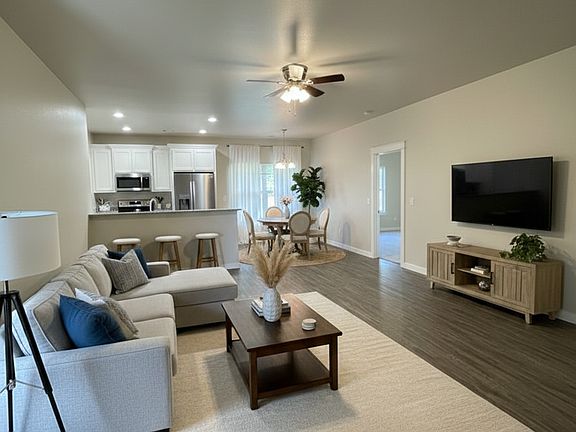 5th image of 488 Western Hills Dr