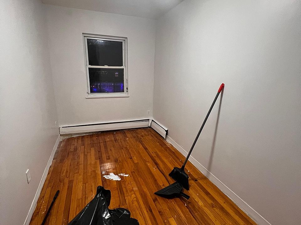 2nd image of 1377 Burke Ave Floor 1