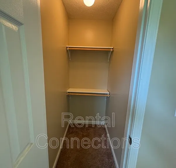 1819 Bridge St — Photo 9