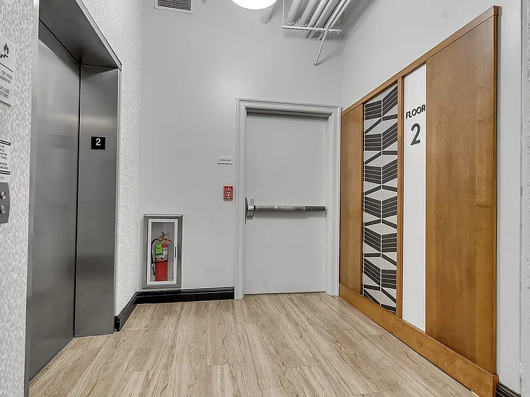 100 South — Photo 12