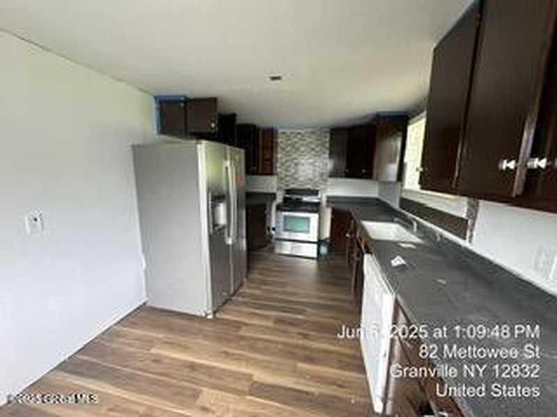 5th image of 82 Mettowee Street
