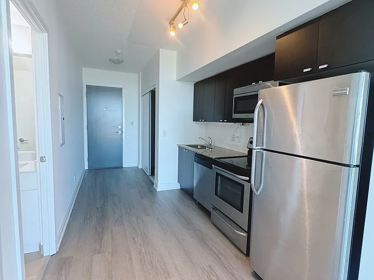 105 The Queensway #1008 — Photo 16