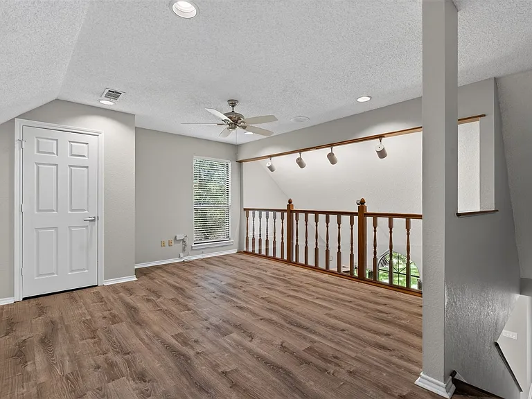 1009 W Winding Creek Dr — Photo 15