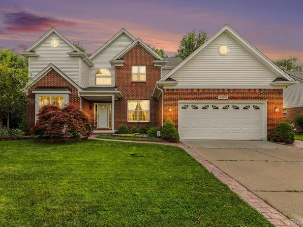 36510 Orchard Lake Dr, New Baltimore, MI 48047
