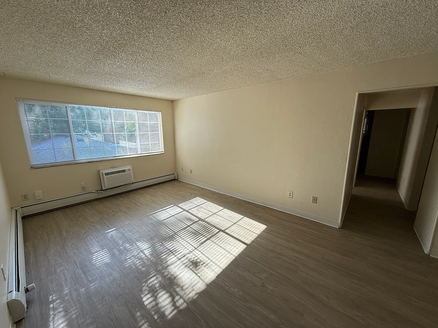 3 bed, 950 sqft, $1,450 — Photo 3