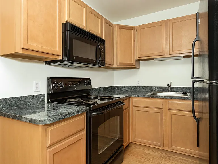 2425 Torquay Ave #204 — Photo 10