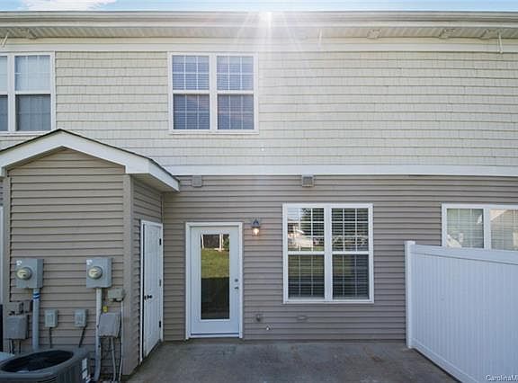 5th image of 2386 Loch Stone Dr