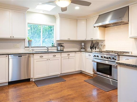5th image of 60 Ferndale Dr