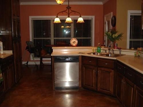 4th image of 1012 County Road 368