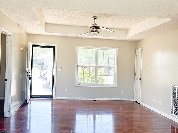 3rd image of 105 Eaglewood Ct