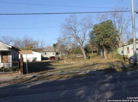 3rd image of 409 N Monumental