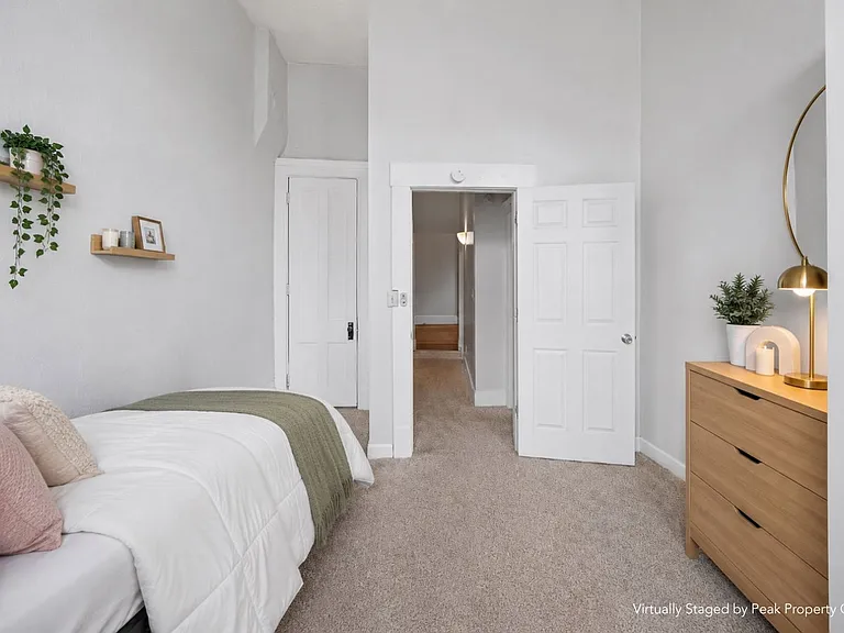 2419 Vine St #1 — Photo 15