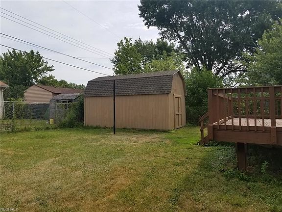 4th image of 2241 Eastlawn St