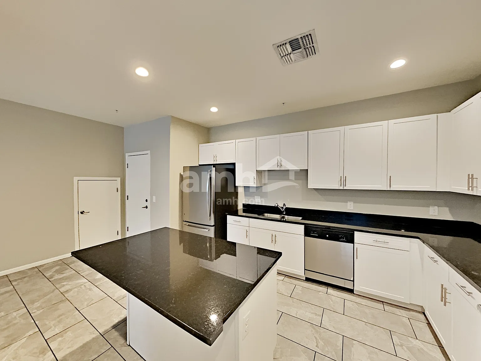 3 bed, 2.5 bath, 2077 sqft, $1,950 — Photo 3