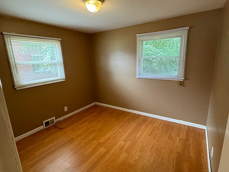 2264 Stieber St — Photo 7