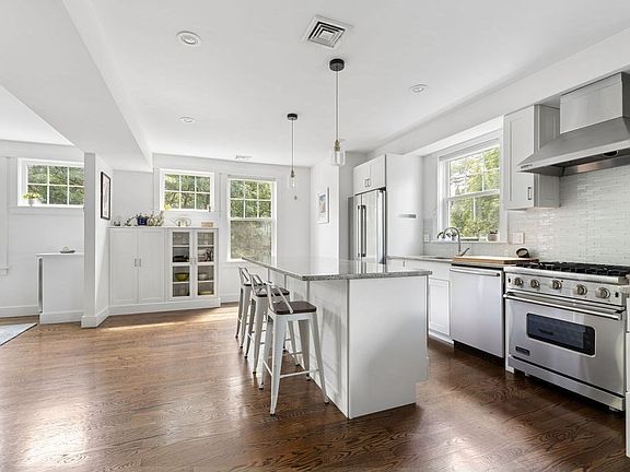 2nd image of 157 Cypress St #2