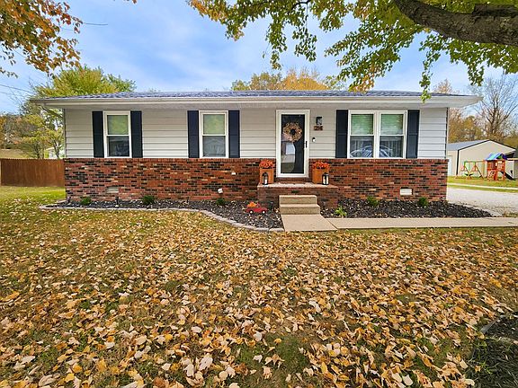 3rd image of 214 Hickory Hollow Dr