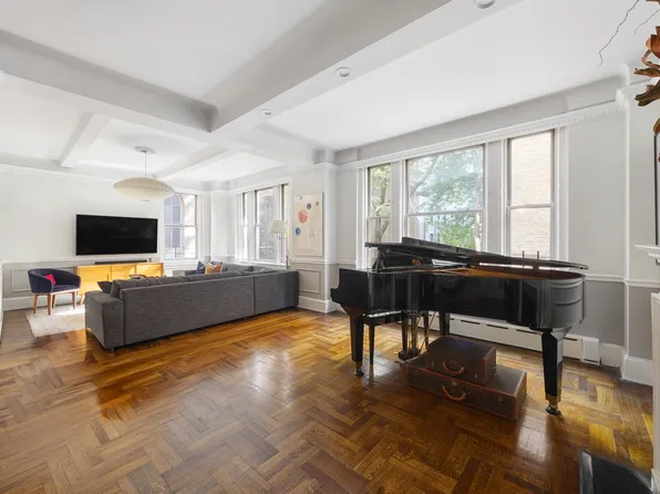 1065 Lexington Avenue image 1 of 18