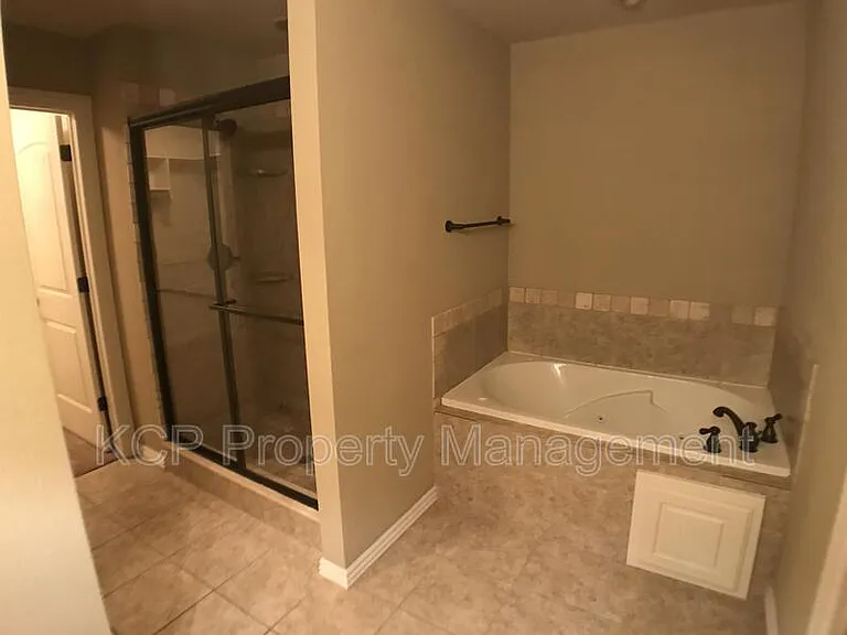 6105 Red Cedar Cir — Photo 11