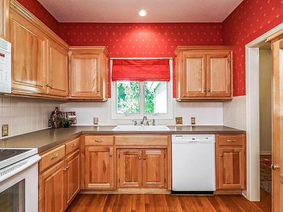 5th image of 2438 W 137th Pl