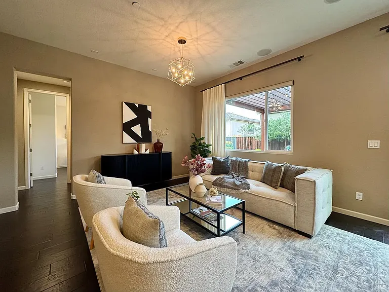874 Erin Way — Photo 7