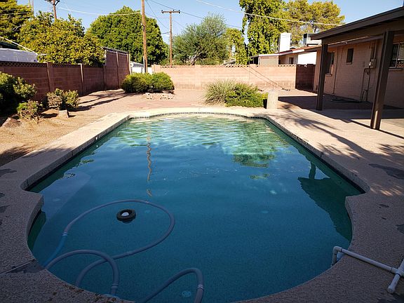 5th image of 1056 E Alameda Dr