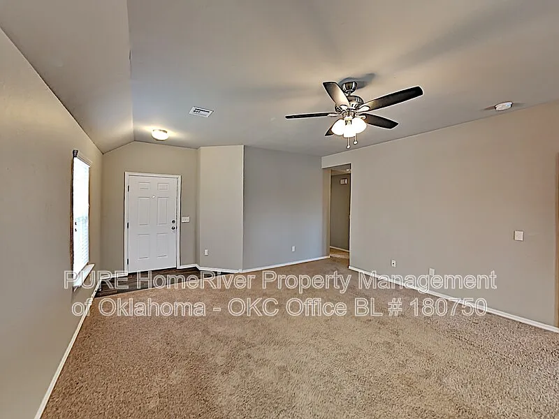 3 bed, 2.0 bath, 1301 sqft, $1,625 — Photo 3