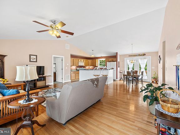 5th image of 258 Sterling Lamm Dr