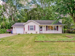 918 Paw Paw Dr, Holland, MI 49423
