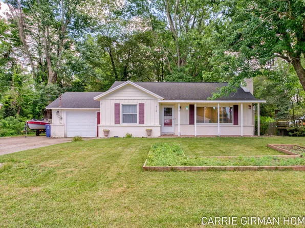918 Paw Paw Dr, Holland, MI 49423