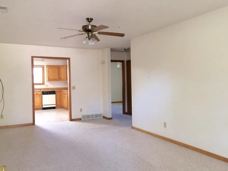2 bed, $1,100 — Photo 3
