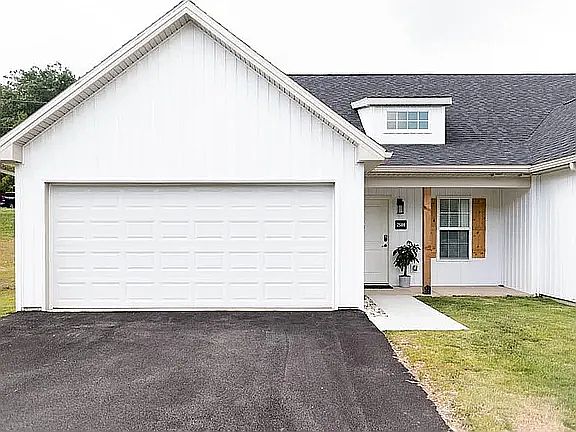 1st image of 2581 Emma Ln