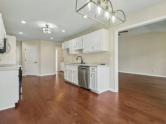 2nd image of 3 Rushwood Ct