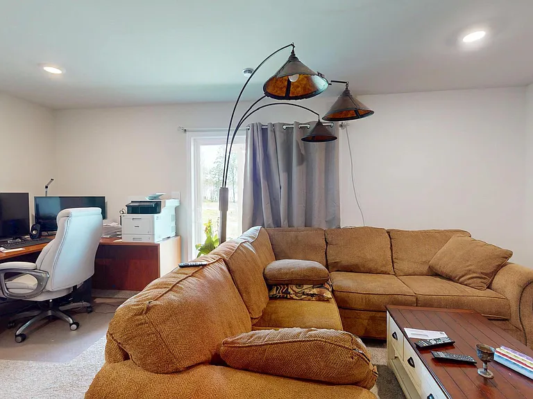 178 Bell Ct — Photo 3