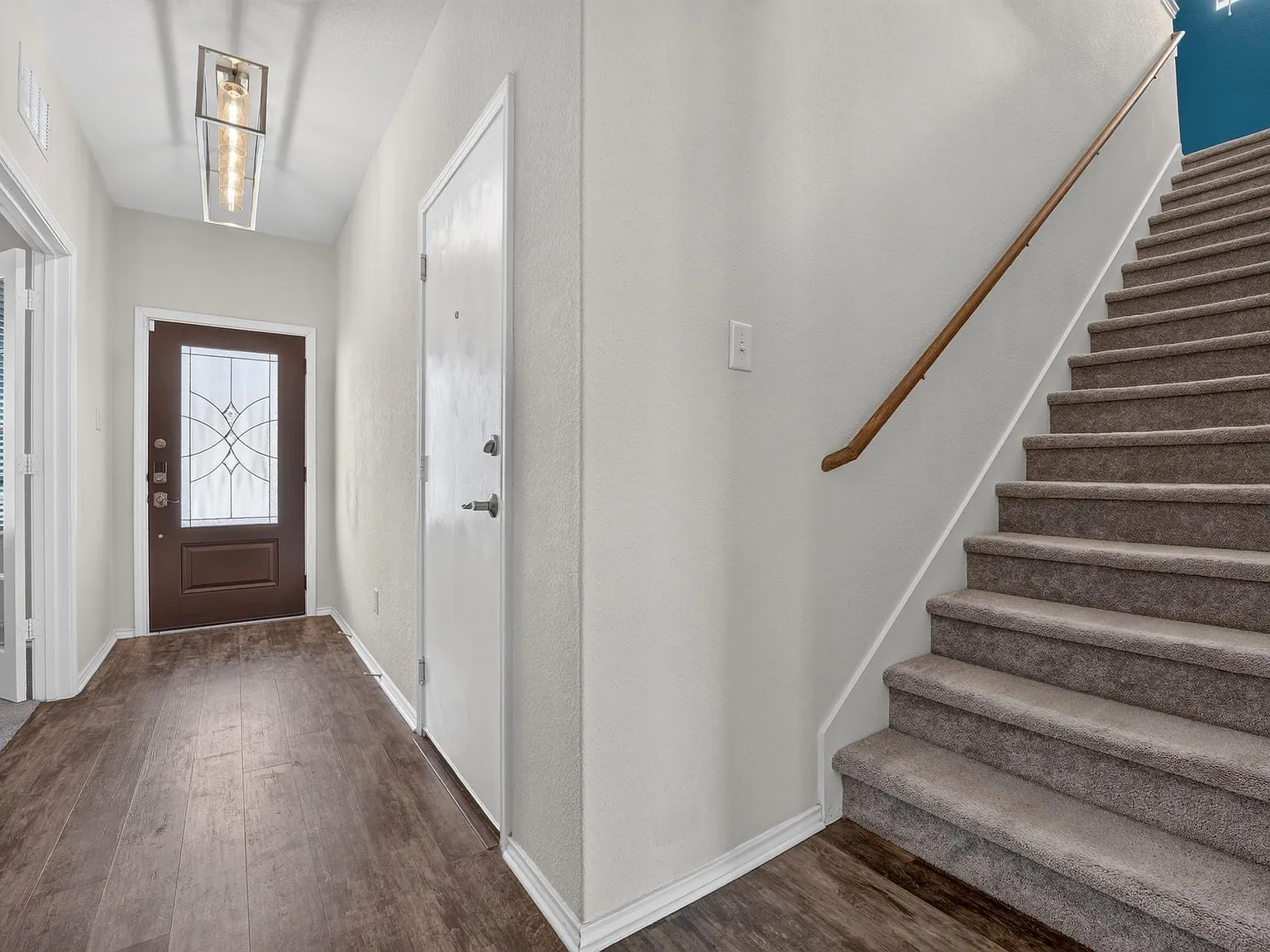 4 bed, 2.5 bath, 2473 sqft, $2,095 — Photo 3